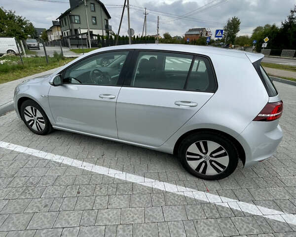 Серый Фольксваген e-Golf, объемом двигателя 0 л и пробегом 137 тыс. км за 8999 $, фото 5 на Automoto.ua