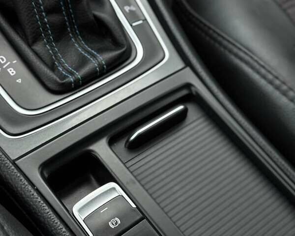 Сірий Фольксваген e-Golf, об'ємом двигуна 0 л та пробігом 111 тис. км за 7850 $, фото 36 на Automoto.ua