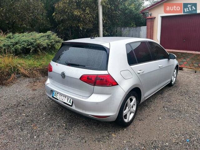 Серый Фольксваген e-Golf, объемом двигателя 0 л и пробегом 99 тыс. км за 10000 $, фото 6 на Automoto.ua