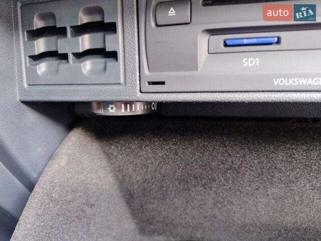 Серый Фольксваген e-Golf, объемом двигателя 0 л и пробегом 135 тыс. км за 8999 $, фото 5 на Automoto.ua