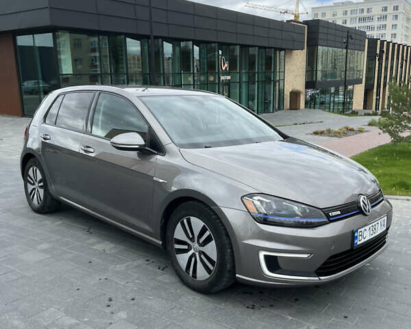 Серый Фольксваген e-Golf, объемом двигателя 0 л и пробегом 123 тыс. км за 9300 $, фото 1 на Automoto.ua