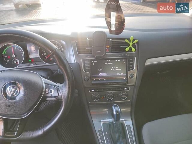 Серый Фольксваген e-Golf, объемом двигателя 0 л и пробегом 134 тыс. км за 9400 $, фото 7 на Automoto.ua