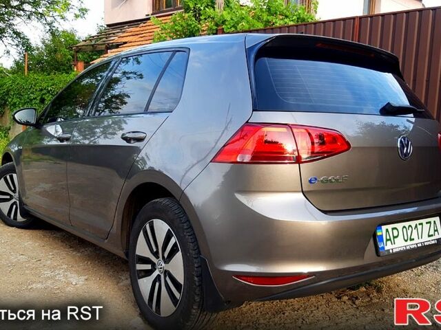 Серый Фольксваген e-Golf, объемом двигателя 0 л и пробегом 110 тыс. км за 12700 $, фото 5 на Automoto.ua