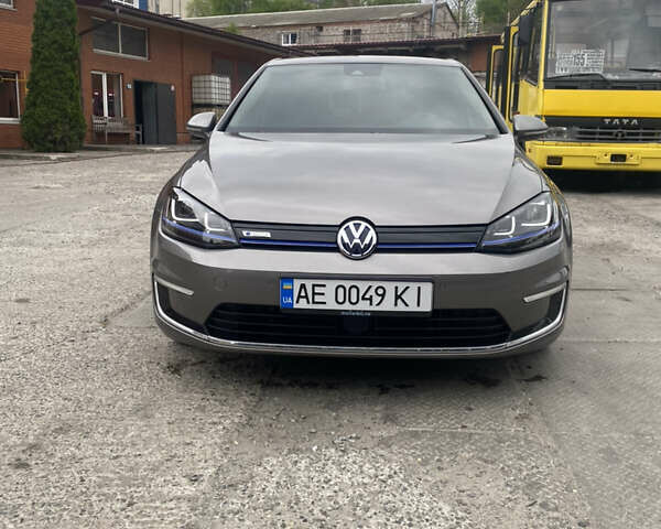 Серый Фольксваген e-Golf, объемом двигателя 0 л и пробегом 91 тыс. км за 14000 $, фото 4 на Automoto.ua