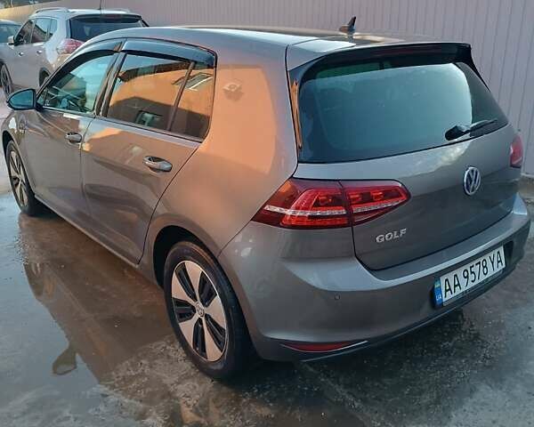 Серый Фольксваген e-Golf, объемом двигателя 0 л и пробегом 136 тыс. км за 10000 $, фото 7 на Automoto.ua