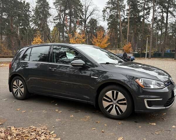 Серый Фольксваген e-Golf, объемом двигателя 0 л и пробегом 96 тыс. км за 8800 $, фото 3 на Automoto.ua