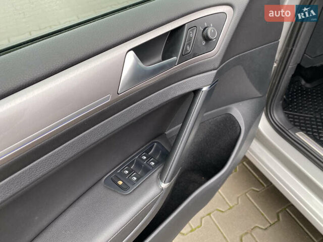 Серый Фольксваген e-Golf, объемом двигателя 0 л и пробегом 110 тыс. км за 8800 $, фото 21 на Automoto.ua