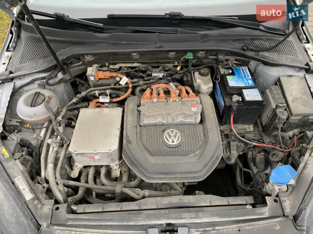 Серый Фольксваген e-Golf, объемом двигателя 0 л и пробегом 110 тыс. км за 8800 $, фото 38 на Automoto.ua