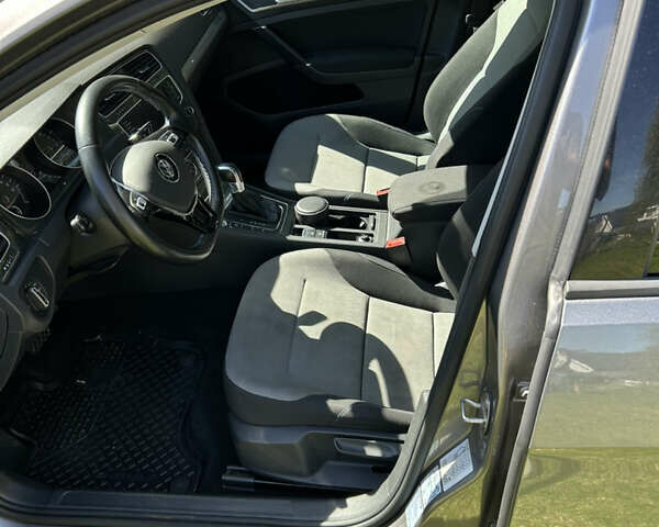 Серый Фольксваген e-Golf, объемом двигателя 0 л и пробегом 126 тыс. км за 8600 $, фото 9 на Automoto.ua