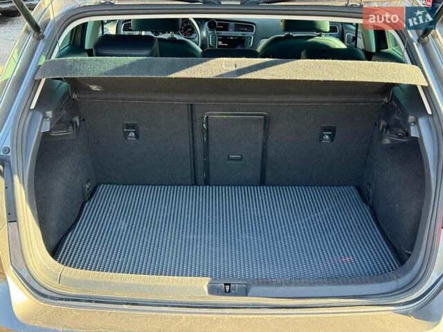 Серый Фольксваген e-Golf, объемом двигателя 0 л и пробегом 72 тыс. км за 11390 $, фото 20 на Automoto.ua