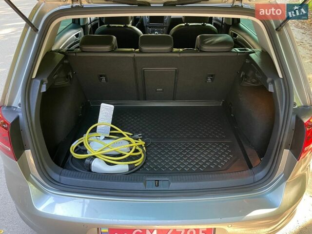 Серый Фольксваген e-Golf, объемом двигателя 0 л и пробегом 104 тыс. км за 9988 $, фото 18 на Automoto.ua