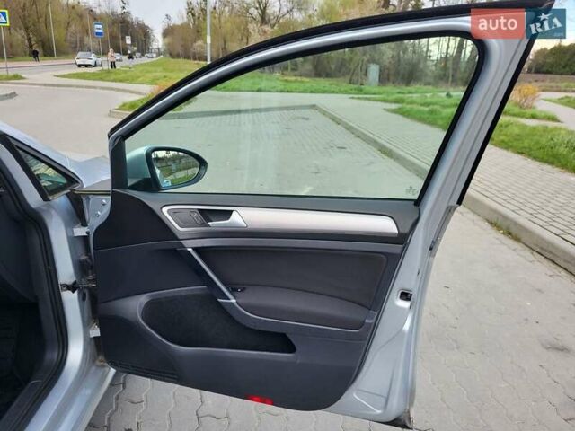 Серый Фольксваген e-Golf, объемом двигателя 0 л и пробегом 98 тыс. км за 9300 $, фото 25 на Automoto.ua