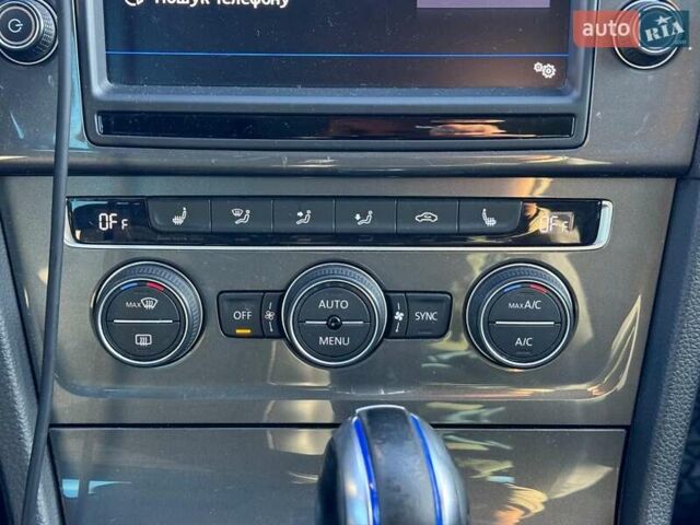 Серый Фольксваген e-Golf, объемом двигателя 0 л и пробегом 72 тыс. км за 11390 $, фото 29 на Automoto.ua