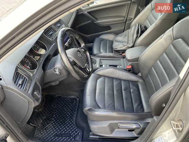 Серый Фольксваген e-Golf, объемом двигателя 0 л и пробегом 148 тыс. км за 9799 $, фото 9 на Automoto.ua