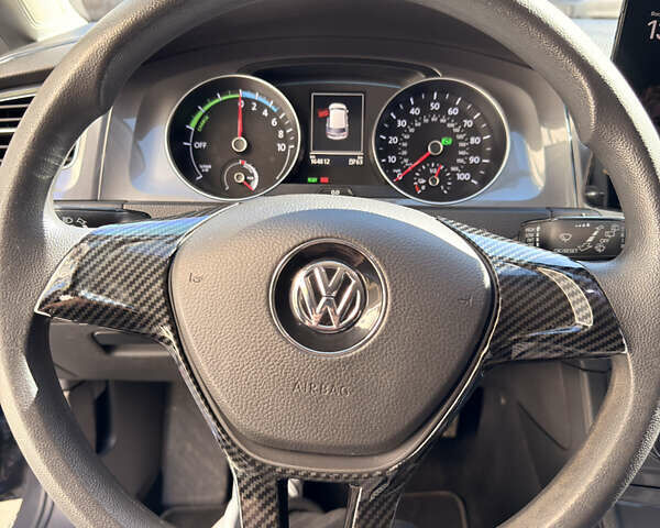 Серый Фольксваген e-Golf, объемом двигателя 0 л и пробегом 165 тыс. км за 8800 $, фото 19 на Automoto.ua