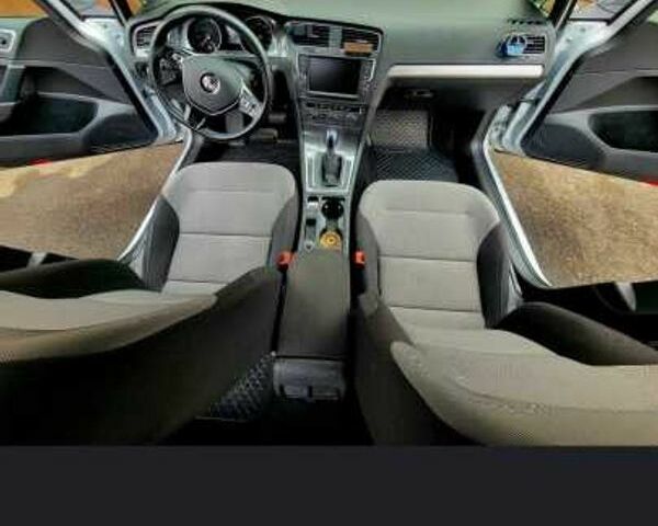 Серый Фольксваген e-Golf, объемом двигателя 2.4 л и пробегом 150 тыс. км за 7900 $, фото 4 на Automoto.ua