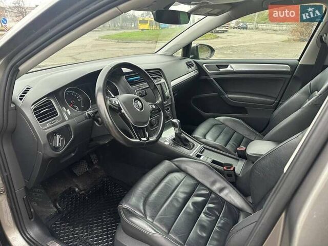 Серый Фольксваген e-Golf, объемом двигателя 0 л и пробегом 107 тыс. км за 10300 $, фото 9 на Automoto.ua