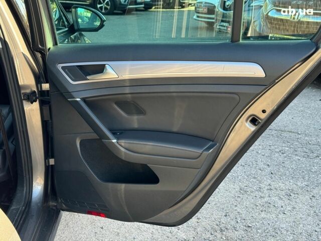 Серый Фольксваген e-Golf, объемом двигателя 0 л и пробегом 72 тыс. км за 11390 $, фото 21 на Automoto.ua