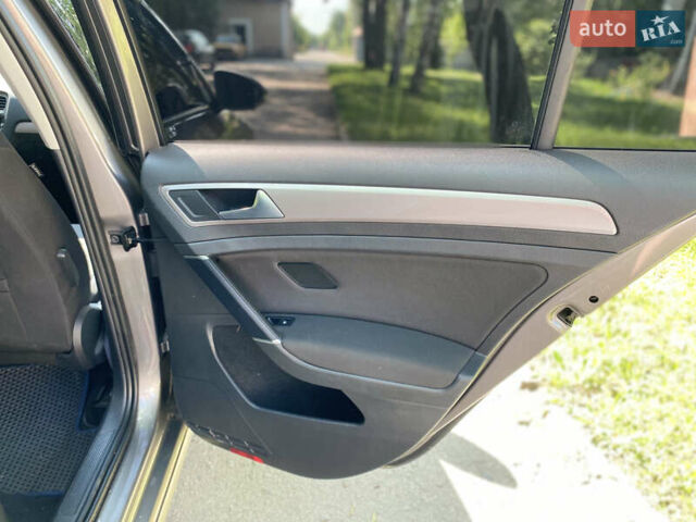 Серый Фольксваген e-Golf, объемом двигателя 0 л и пробегом 73 тыс. км за 8900 $, фото 19 на Automoto.ua