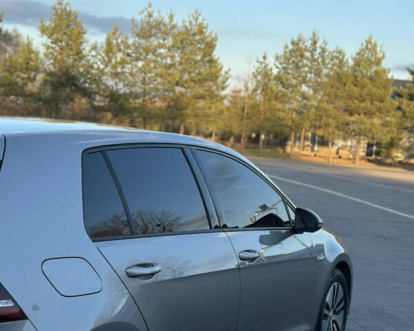 Серый Фольксваген e-Golf, объемом двигателя 0 л и пробегом 159 тыс. км за 9000 $, фото 5 на Automoto.ua