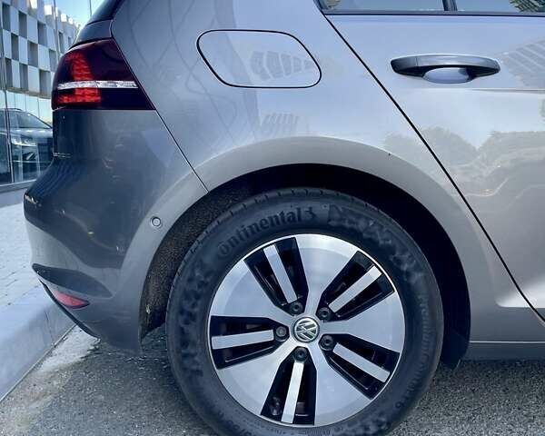 Серый Фольксваген e-Golf, объемом двигателя 0 л и пробегом 119 тыс. км за 10700 $, фото 4 на Automoto.ua