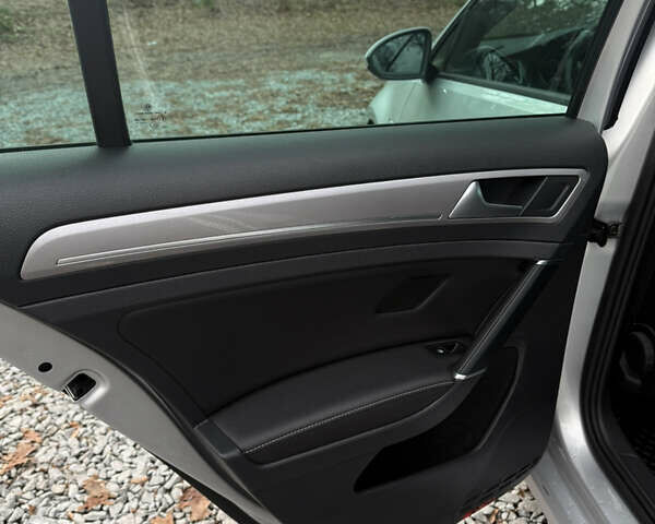 Серый Фольксваген e-Golf, объемом двигателя 0 л и пробегом 120 тыс. км за 7999 $, фото 26 на Automoto.ua