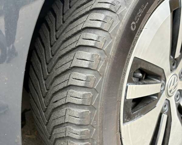 Серый Фольксваген e-Golf, объемом двигателя 0 л и пробегом 96 тыс. км за 9100 $, фото 26 на Automoto.ua