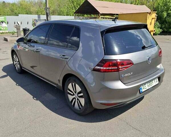 Серый Фольксваген e-Golf, объемом двигателя 0 л и пробегом 121 тыс. км за 9700 $, фото 4 на Automoto.ua