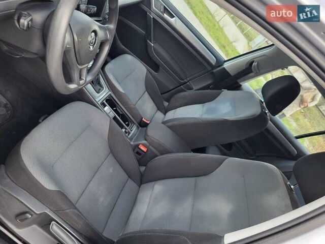 Серый Фольксваген e-Golf, объемом двигателя 0 л и пробегом 98 тыс. км за 9300 $, фото 54 на Automoto.ua