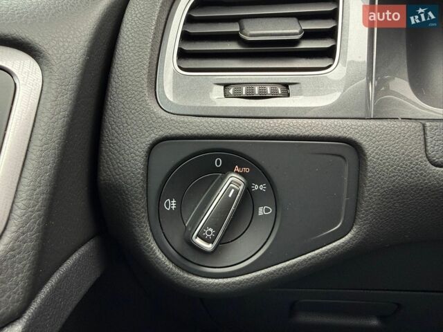 Серый Фольксваген e-Golf, объемом двигателя 0 л и пробегом 116 тыс. км за 9200 $, фото 23 на Automoto.ua