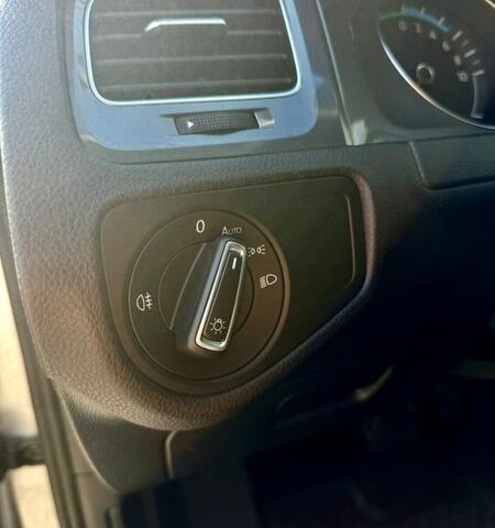 Серый Фольксваген e-Golf, объемом двигателя 0 л и пробегом 130 тыс. км за 8900 $, фото 16 на Automoto.ua
