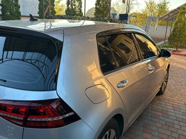 Серый Фольксваген e-Golf, объемом двигателя 0 л и пробегом 39 тыс. км за 12000 $, фото 4 на Automoto.ua