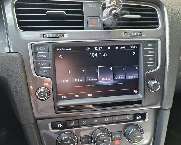 Серый Фольксваген e-Golf, объемом двигателя 0 л и пробегом 121 тыс. км за 9700 $, фото 7 на Automoto.ua