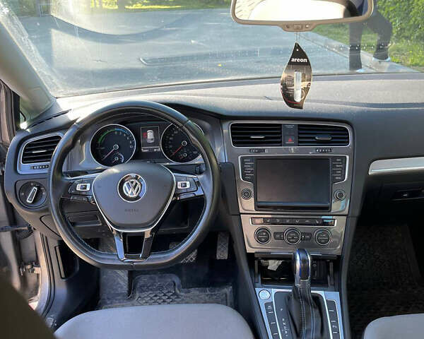 Серый Фольксваген e-Golf, объемом двигателя 0 л и пробегом 157 тыс. км за 10700 $, фото 11 на Automoto.ua