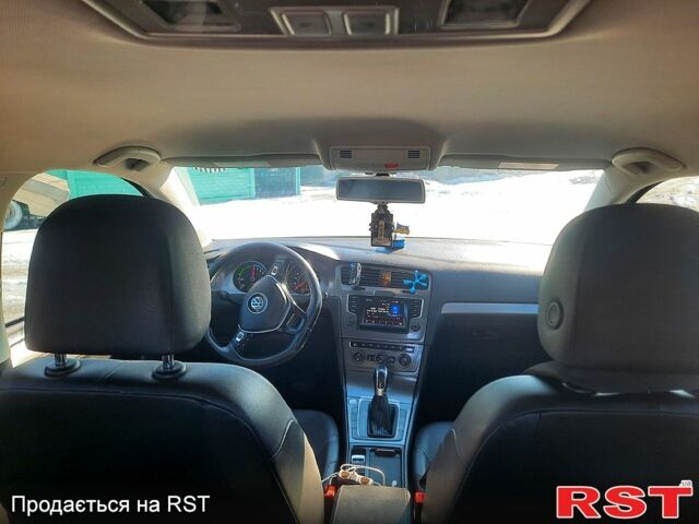 Серый Фольксваген e-Golf, объемом двигателя 85 л и пробегом 16800 тыс. км за 7500 $, фото 1 на Automoto.ua