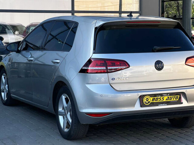 Серый Фольксваген e-Golf, объемом двигателя 24 л и пробегом 122 тыс. км за 10400 $, фото 3 на Automoto.ua