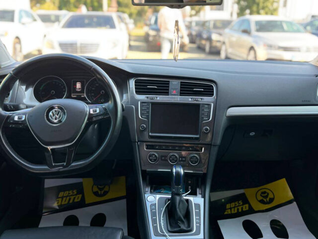 Серый Фольксваген e-Golf, объемом двигателя 24 л и пробегом 122 тыс. км за 10400 $, фото 12 на Automoto.ua