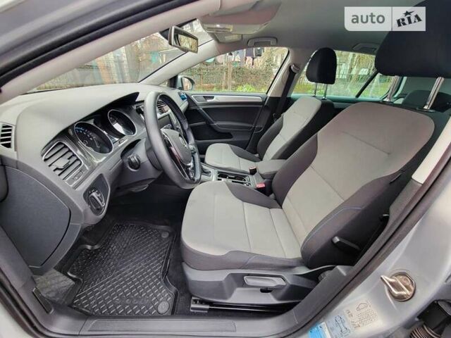 Серый Фольксваген e-Golf, объемом двигателя 0 л и пробегом 133 тыс. км за 9200 $, фото 8 на Automoto.ua