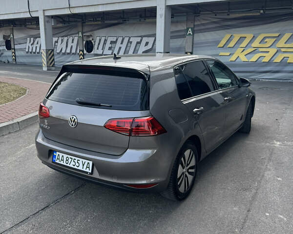Серый Фольксваген e-Golf, объемом двигателя 0 л и пробегом 80 тыс. км за 9000 $, фото 6 на Automoto.ua