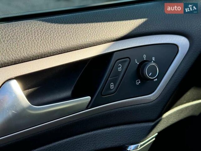Серый Фольксваген e-Golf, объемом двигателя 0 л и пробегом 72 тыс. км за 11390 $, фото 13 на Automoto.ua