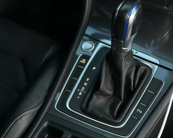 Серый Фольксваген e-Golf, объемом двигателя 0 л и пробегом 159 тыс. км за 9000 $, фото 21 на Automoto.ua