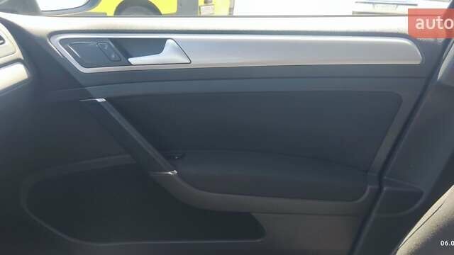 Серый Фольксваген e-Golf, объемом двигателя 0 л и пробегом 56 тыс. км за 10700 $, фото 12 на Automoto.ua