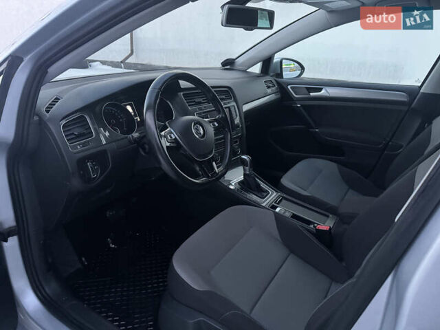 Серый Фольксваген e-Golf, объемом двигателя 0 л и пробегом 90 тыс. км за 8700 $, фото 9 на Automoto.ua