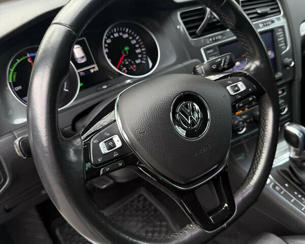 Серый Фольксваген e-Golf, объемом двигателя 0 л и пробегом 120 тыс. км за 7999 $, фото 25 на Automoto.ua