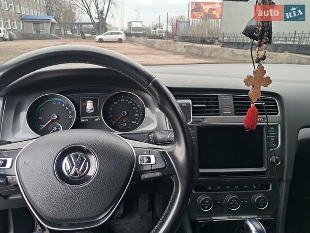 Серый Фольксваген e-Golf, объемом двигателя 0 л и пробегом 140 тыс. км за 9200 $, фото 11 на Automoto.ua