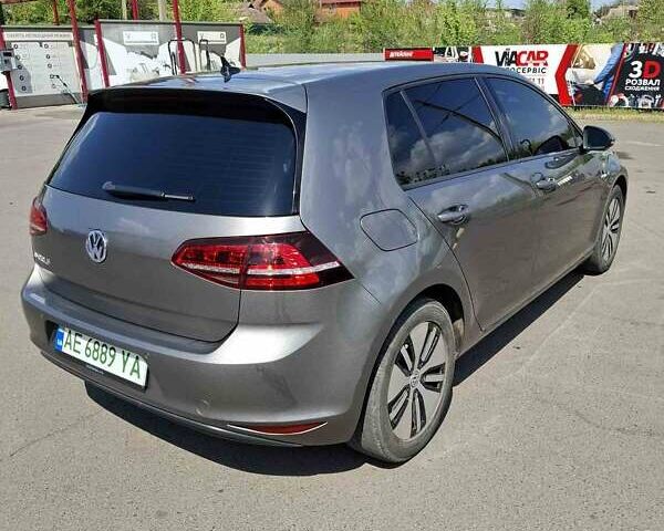 Серый Фольксваген e-Golf, объемом двигателя 0 л и пробегом 121 тыс. км за 9700 $, фото 9 на Automoto.ua