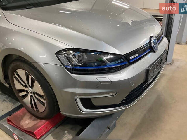 Серый Фольксваген e-Golf, объемом двигателя 0 л и пробегом 114 тыс. км за 8999 $, фото 5 на Automoto.ua