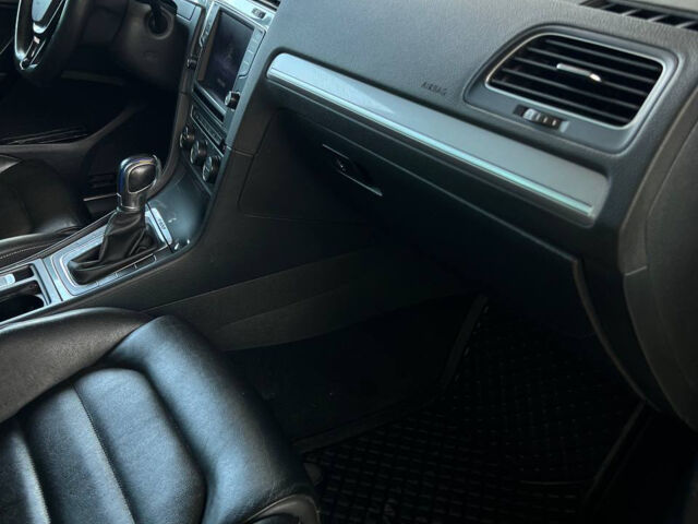 Серый Фольксваген e-Golf, объемом двигателя 0 л и пробегом 120 тыс. км за 9999 $, фото 13 на Automoto.ua