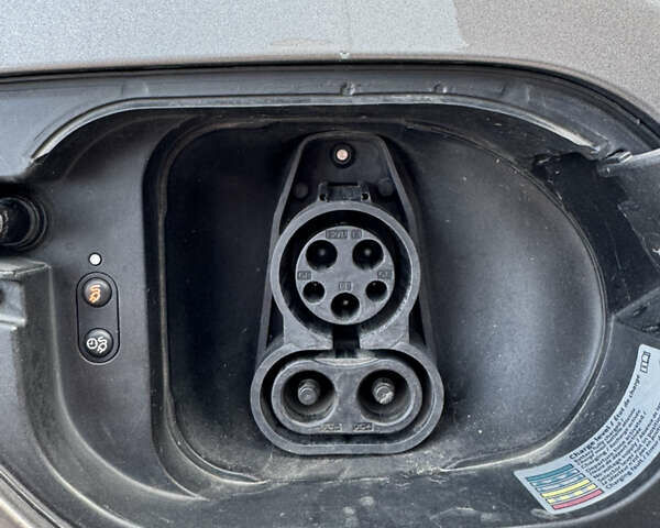 Серый Фольксваген e-Golf, объемом двигателя 0 л и пробегом 80 тыс. км за 9000 $, фото 16 на Automoto.ua