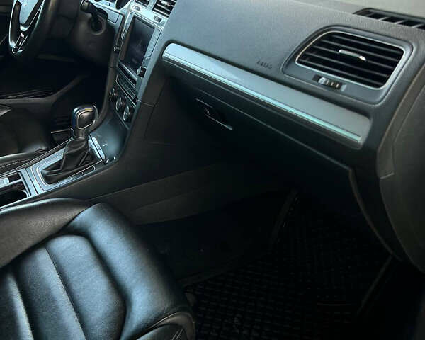 Серый Фольксваген e-Golf, объемом двигателя 0 л и пробегом 113 тыс. км за 9999 $, фото 13 на Automoto.ua